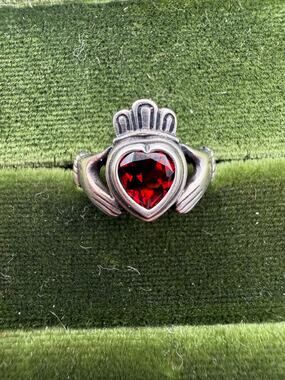 1991 Ultra Rare Retired James Avery Silver Claddagh Ring Red Garnet Heart Sz 4